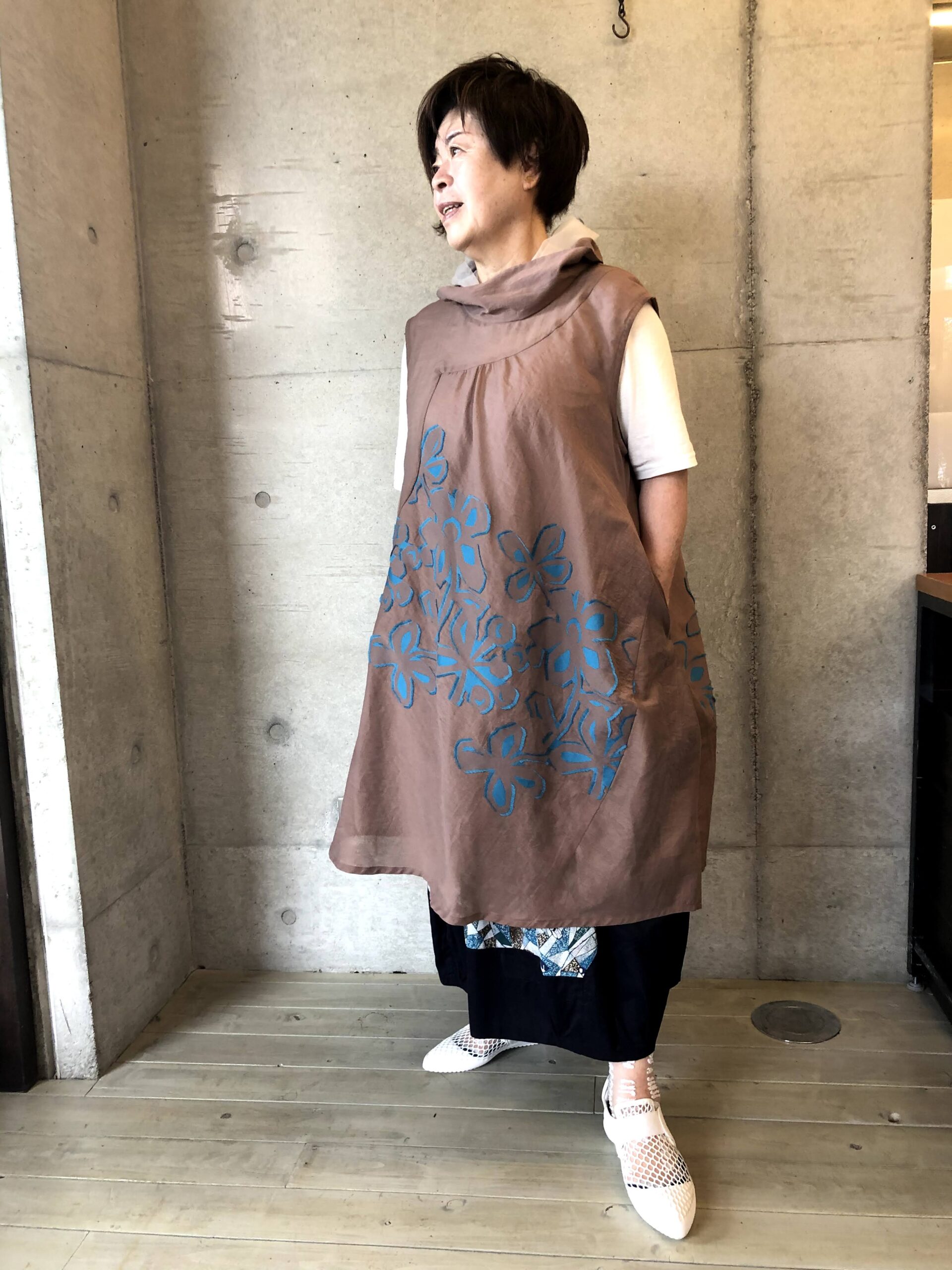 ann吉　センソユニコ　ワンピース　スプリングコート　遊園地の刺繍　M身幅58cm
